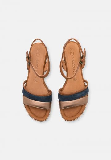 Босоножки на танкетке