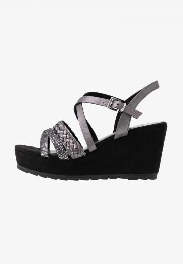 Босоножки на танкетке