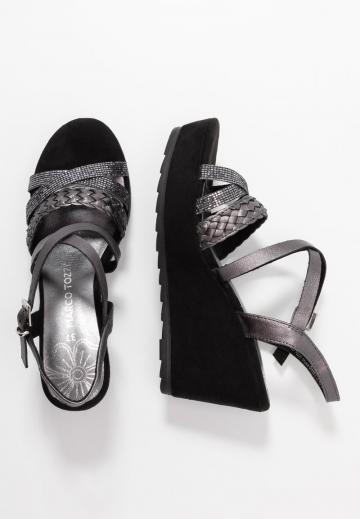 Босоножки на танкетке