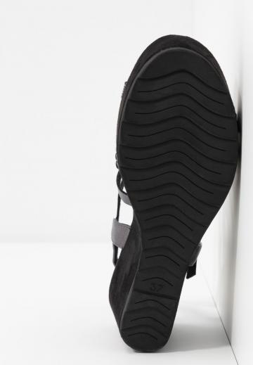 Босоножки на танкетке