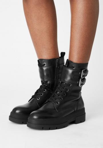 Ботинки на шнуровке