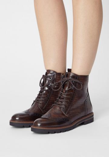 Ботинки на шнуровке