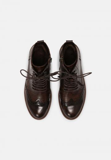 Ботинки на шнуровке