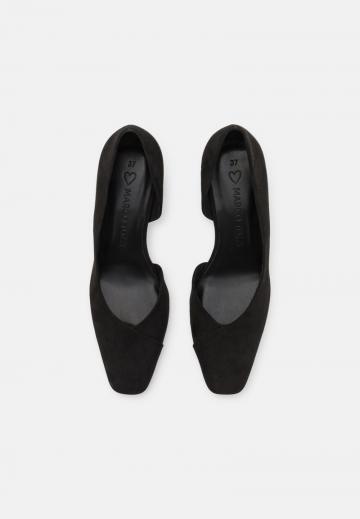 Туфли с высоким носом