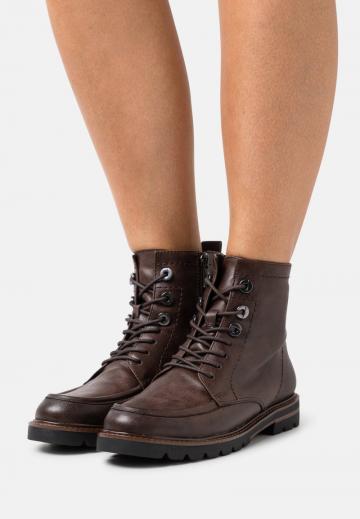 Ботинки на шнуровке