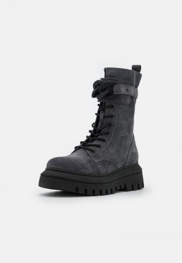 Ботинки на шнуровке