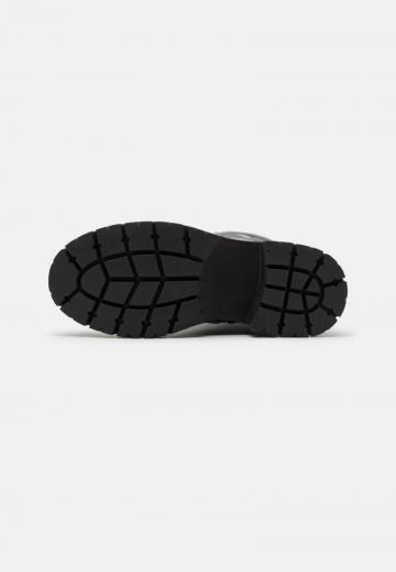 Зимние ботинки