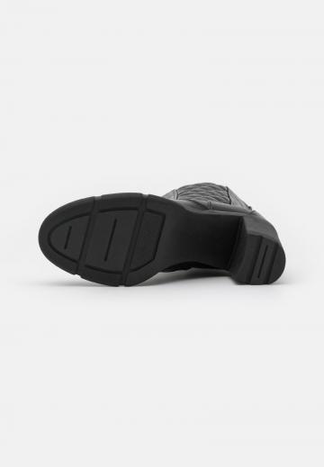 Полусапожки на высоком каблуке