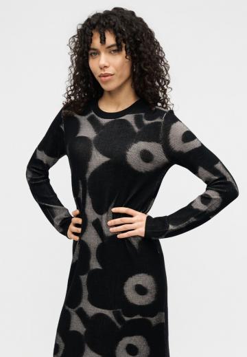 Вязаное платье