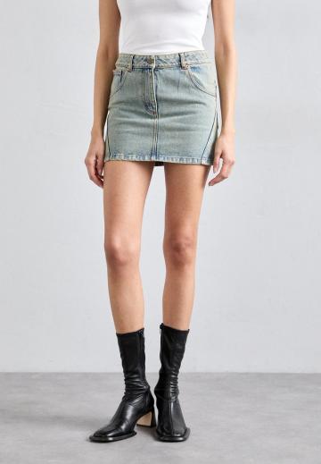 Юбка с накладными карманами