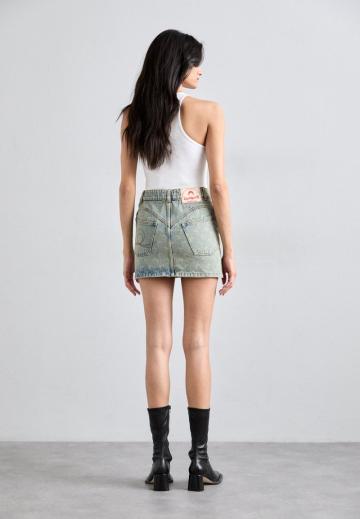 Юбка с накладными карманами