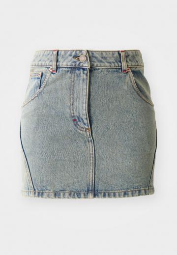 Юбка с накладными карманами