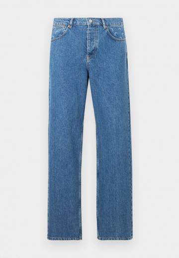 Прямые джинсы