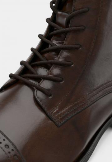 Ботинки на шнуровке