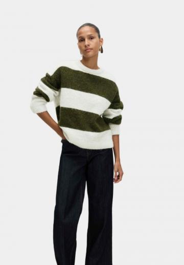 Пуловер в полоску