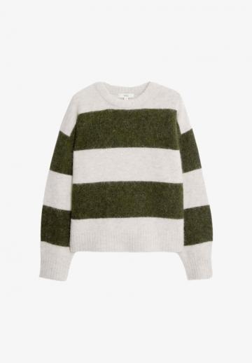 Пуловер в полоску