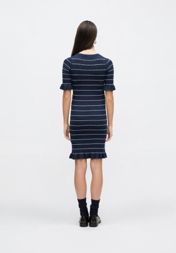 Вязаное платье