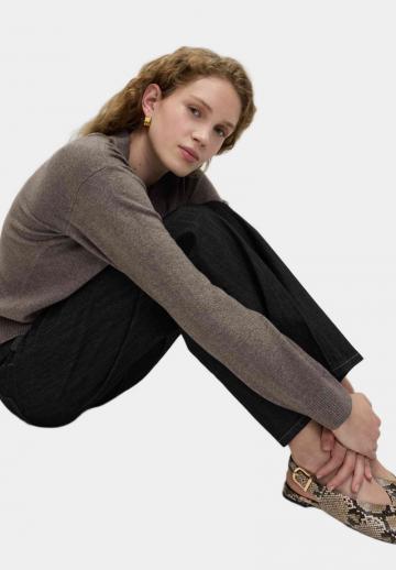 Пуловер с вырезом V