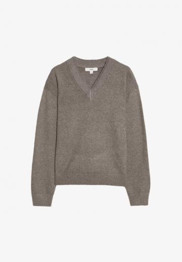 Пуловер с вырезом V