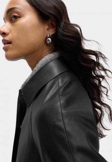 Пальто из искусственной кожи