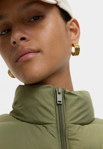 Пуховой жилет