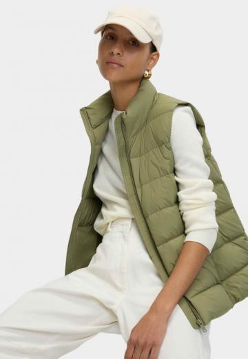 Пуховой жилет