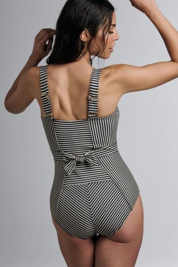 Слитный купальник