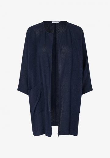 Длинный жилет