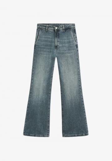 Клешеные джинсы