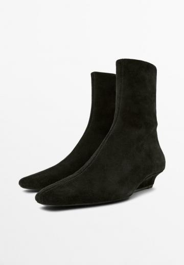 Сапожки на танкетке