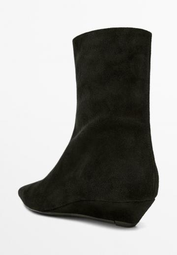 Сапожки на танкетке