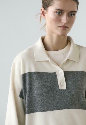 Пуловер в полоску