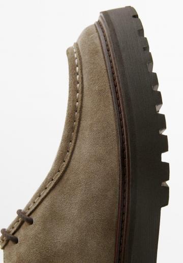 Ботинки на шнуровке