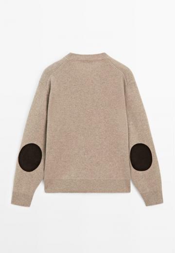 Пуловер с вырезом V