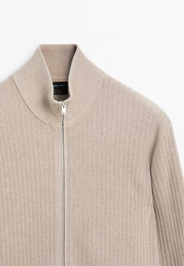 Вязаная кофта