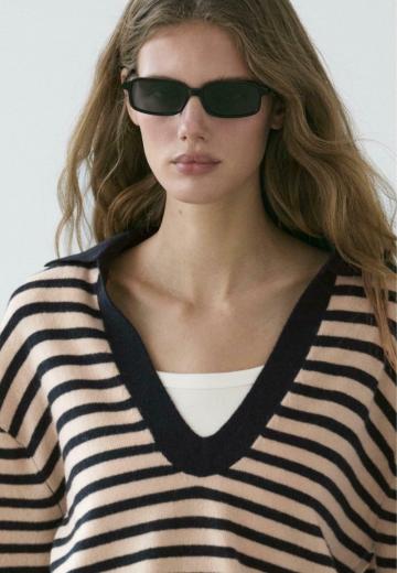 Пуловер в полоску