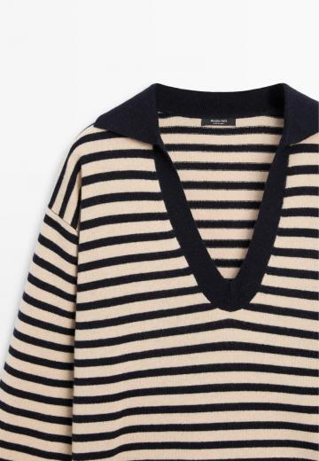 Пуловер в полоску