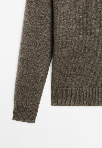 Пуловер с воротником поло