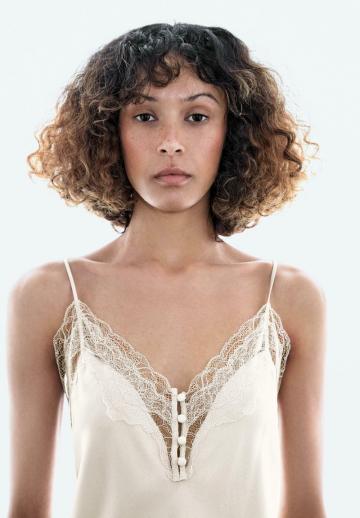 Топ на бретельках