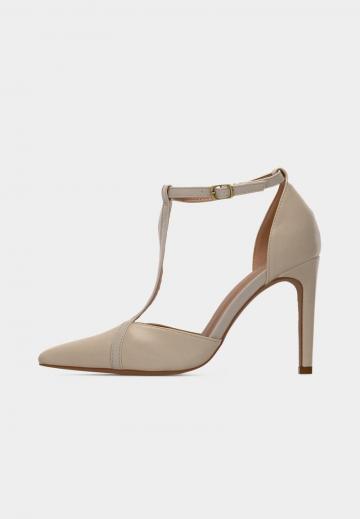 Туфли на высоком каблуке