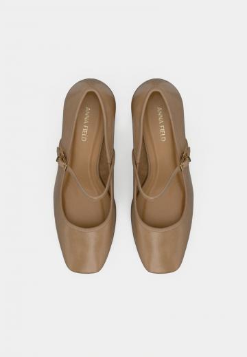 Туфли с ремешком