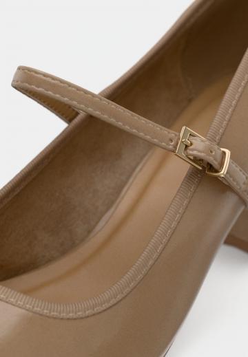 Туфли с ремешком