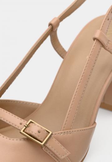 Туфли с ремешком