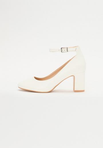 Туфли с ремешком