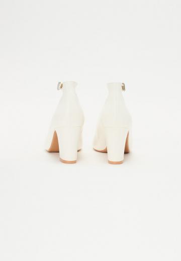 Туфли с ремешком