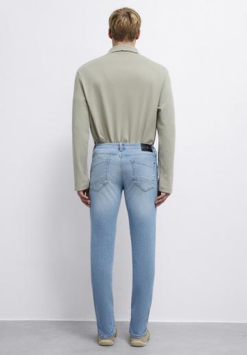 Узкие джинсы