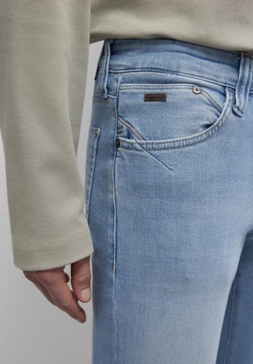 Узкие джинсы