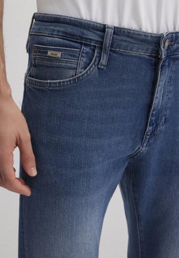 Узкие джинсы