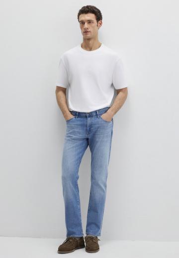 Прямые джинсы