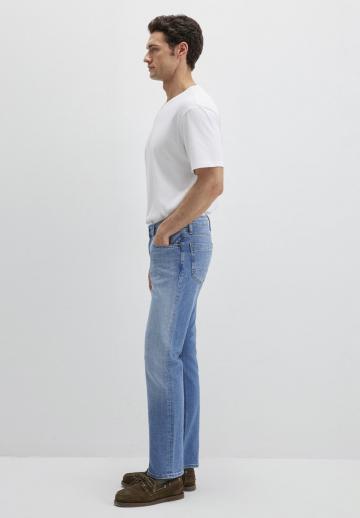 Прямые джинсы